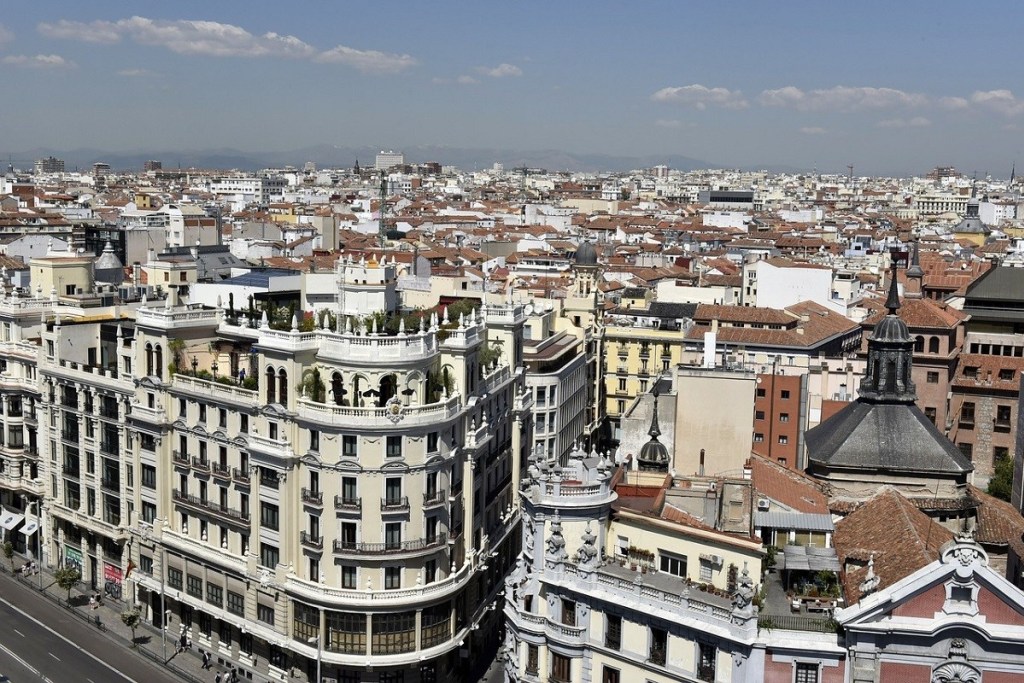 La oferta de alquiler sube más del 20 % en Madrid centro y Málaga si se acaba el turístico