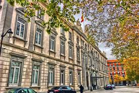 El Tribunal Supremo reduce en 18 meses la condena a 'la manada de Badajoz'