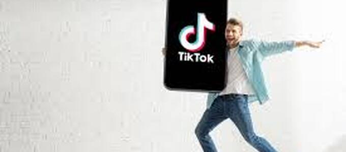 ¿Es causa de despido realizar videos en Tik Tok descalificando a los clientes? 