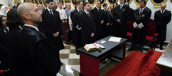 El Colegio de Abogados de Granada conmemora su patrona con la incorporación de una treintena de letrados