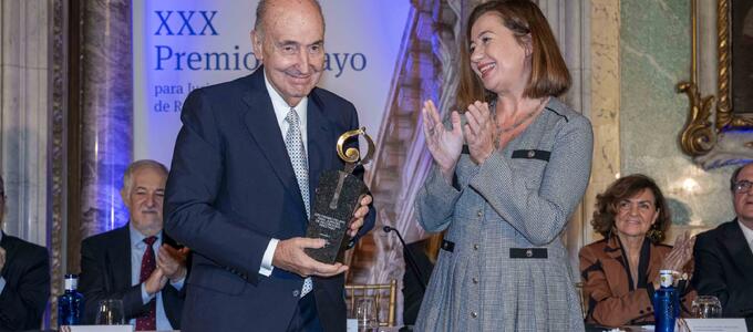 Miquel Roca Junyent, galardonado con el XXX Premio Pelayo para juristas de reconocido prestigio