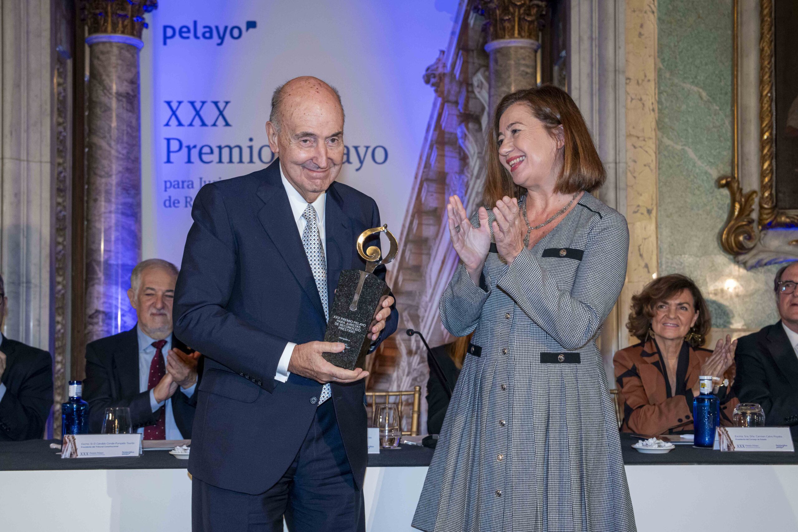 Miquel Roca Junyent, galardonado con el XXX Premio Pelayo para juristas de reconocido prestigio