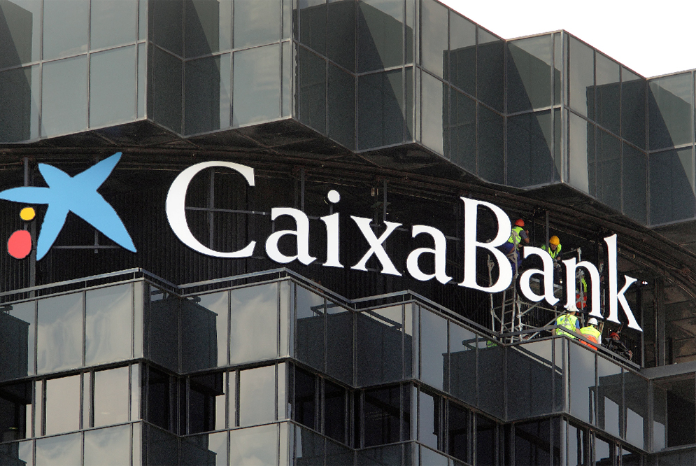 Condenada CaixaBank a pagar 6.237€ más intereses a un consumidor por incluir y aplicar una comisión de apertura en un contrato de préstamo hipotecario