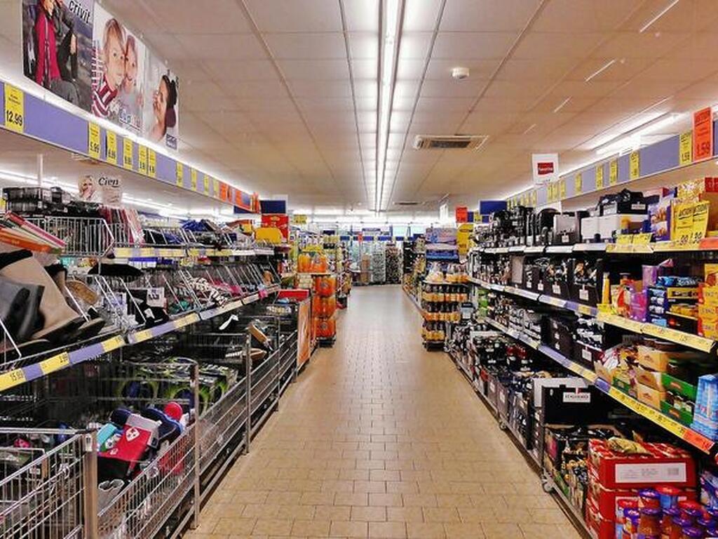 ¿Puedo devolver alimentos en un supermercado?